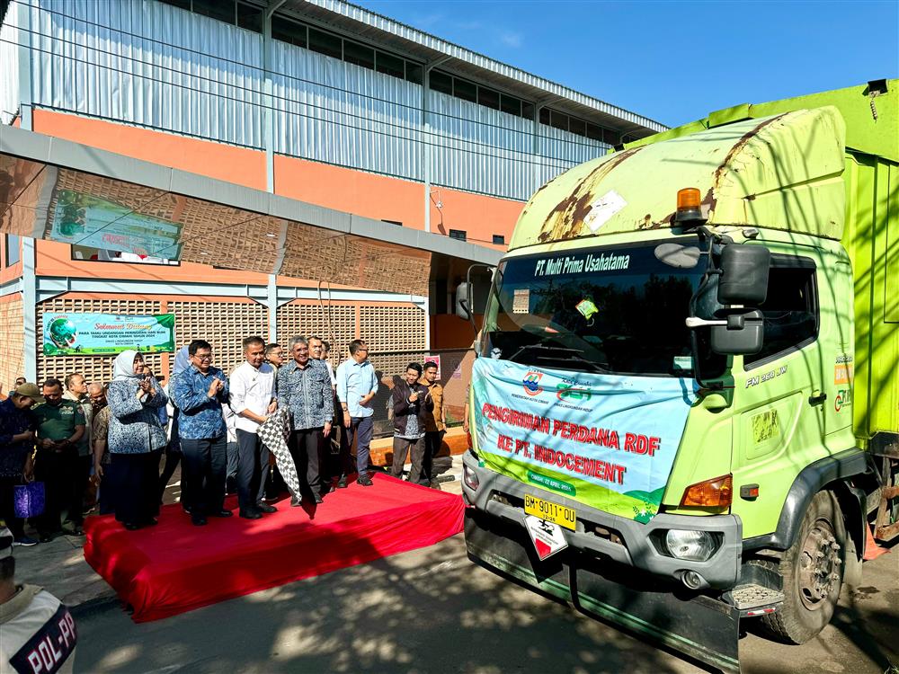 Indocement Terima Pengiriman Perdana RDF dari Kota Cimahi